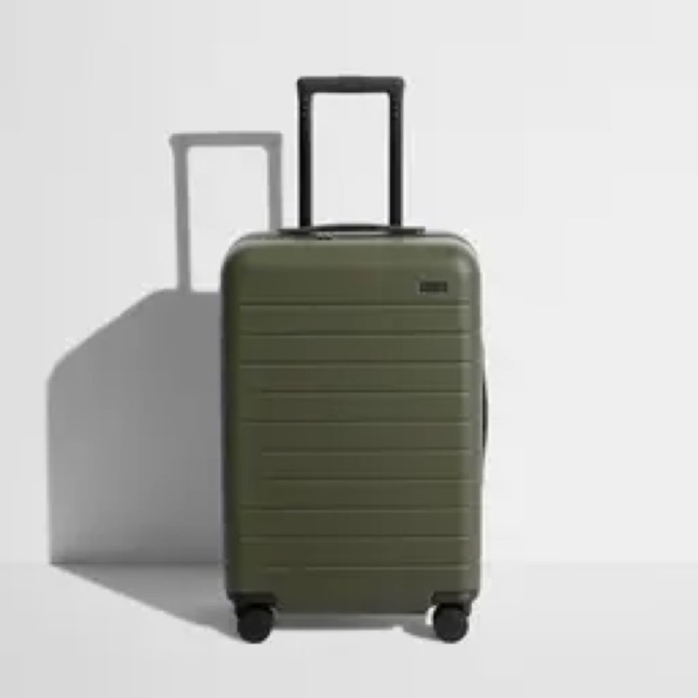 BRAND NEW AWAY THE BIGGER CARRY ON WITH USB CHARGER PACK